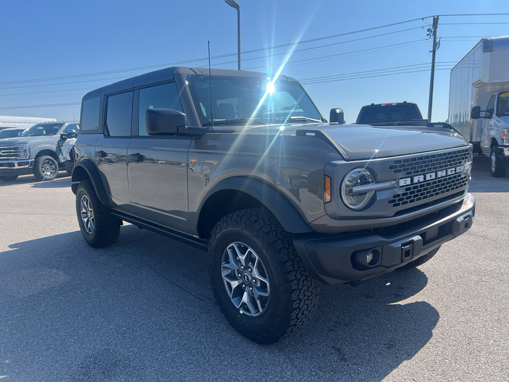 Certified 2025 Ford Bronco Badlands AWD/4WD image 3