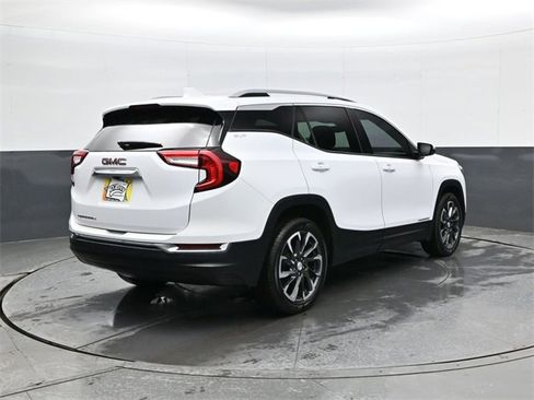 Used 2024 GMC Terrain SLT image 5