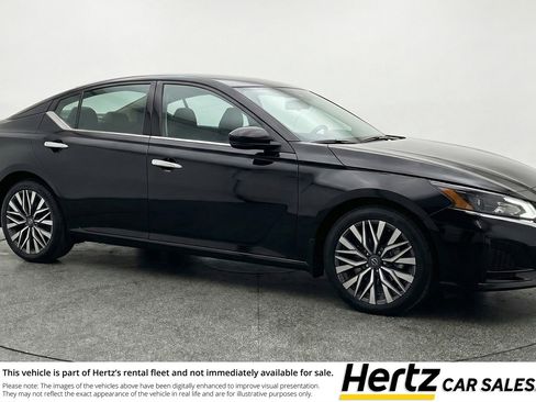 Used 2025 Nissan Altima 2.5 SV image 1