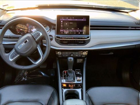 Used 2024 Jeep Compass Limited image 14