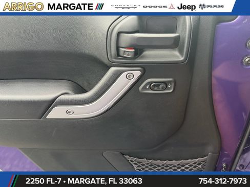 Used 2017 Jeep Wrangler Unlimited Sahara w/ Connectivity Group AWD/4WD image 33