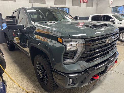 Used 2025 Chevrolet Silverado 2500 LT w/ Trail Boss Package image 3