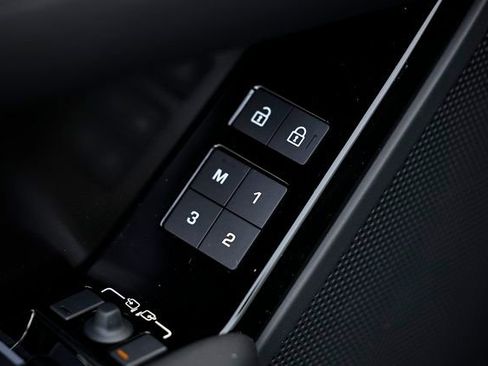 New 2026 Land Rover Range Rover Velar Dynamic SE image 19