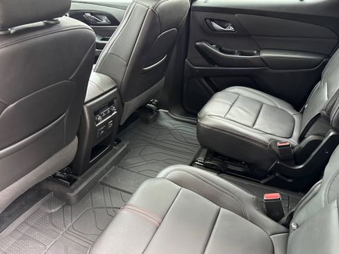 Used 2023 Chevrolet Traverse RS image 13