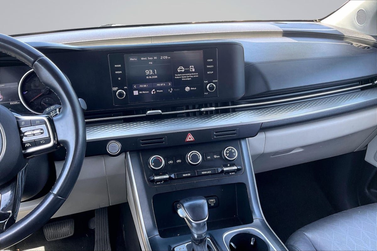 Used 2022 Kia Carnival LX FWD image 6