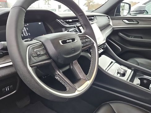 Used 2025 Jeep Grand Cherokee Limited w/ Black Appearance Package AWD/4WD image 26