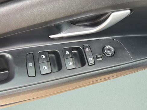 Used 2023 Hyundai Elantra SE FWD image 16