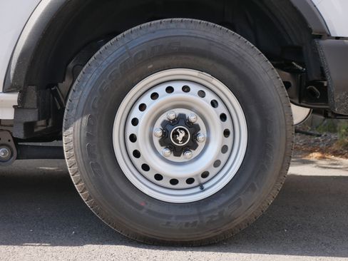 New 2025 Ford Bronco 4-Door image 17