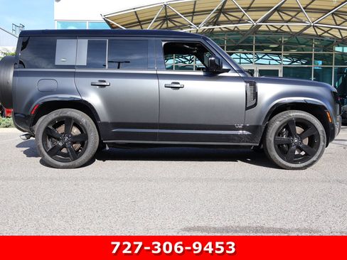 Used 2023 Land Rover Defender 110 V8 AWD/4WD image 10