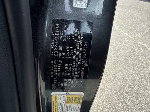 Used 2014 Kia Sedona LX FWD image 25
