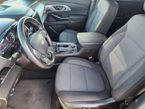 Used 2023 Chevrolet Traverse LT image 7
