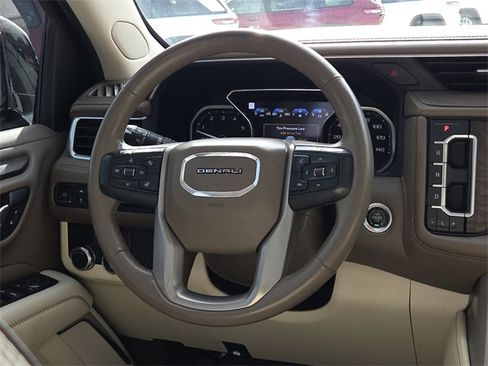 Used 2021 GMC Yukon XL Denali w/ Denali Premium Package image 14