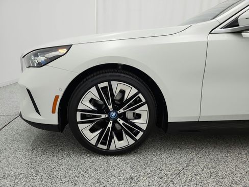 Used 2025 BMW i5 xDrive40 w/ Premium Package AWD/4WD image 17