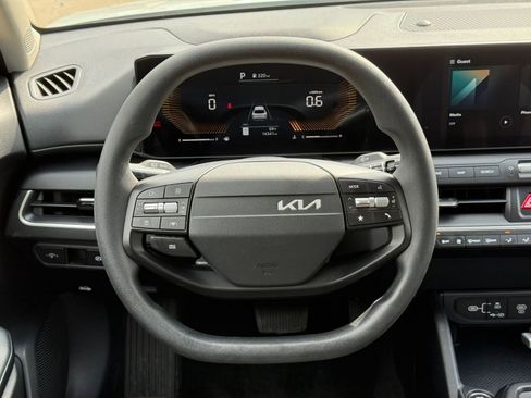Used 2025 Kia K4 LXS image 28