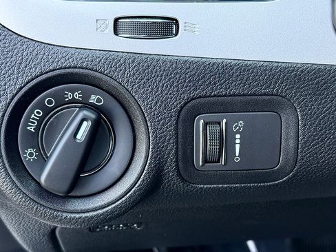 Used 2018 Dodge Journey SE w/ Connectivity Group FWD image 17