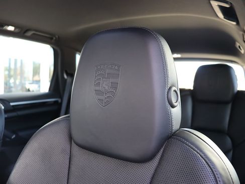 Used 2018 Porsche Cayenne Platinum Edition image 36