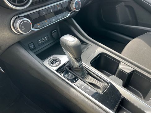 Used 2025 Nissan Sentra SV image 40