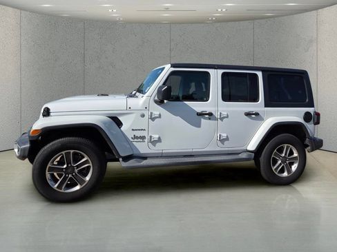 Used 2019 Jeep Wrangler Unlimited Sahara w/ Safety Group AWD/4WD image 2
