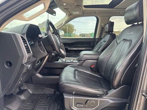 Used 2019 Ford Expedition Platinum image 2