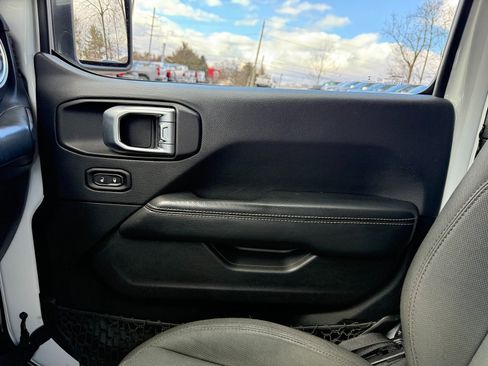 Used 2018 Jeep Wrangler Unlimited Sahara w/ Dual Top Group image 39