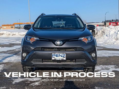 Used 2018 Toyota RAV4 XLE image 2
