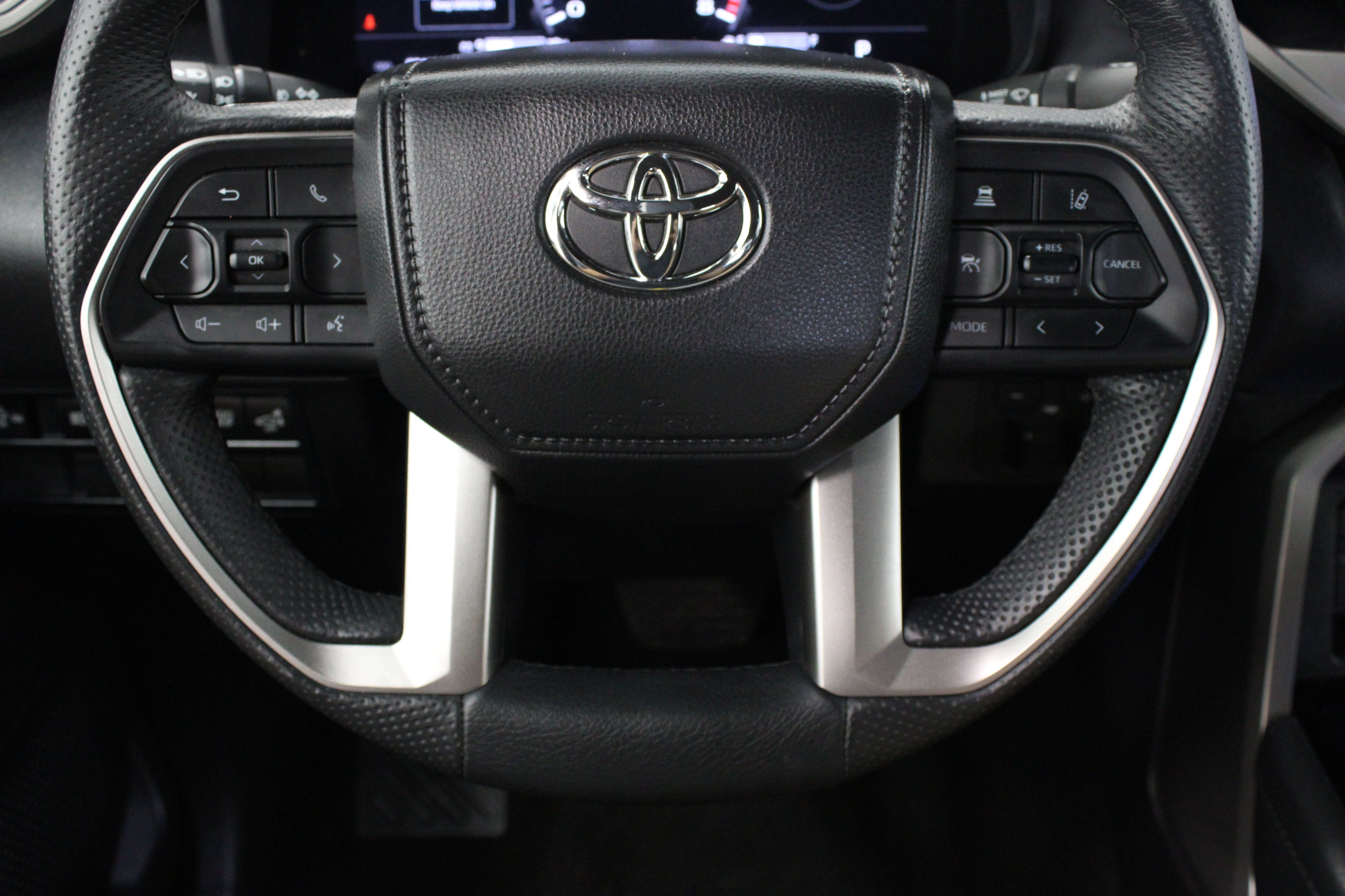 Used 2025 Toyota Tundra Limited AWD/4WD image 28