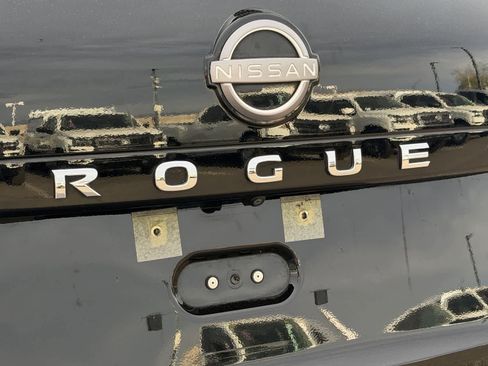 Certified 2023 Nissan Rogue SV FWD image 18