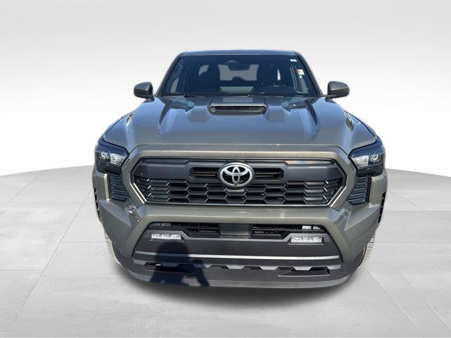 Used 2025 Toyota Tacoma TRD Sport AWD/4WD image 8