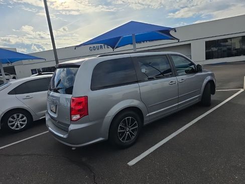 Used 2017 Dodge Grand Caravan GT image 5