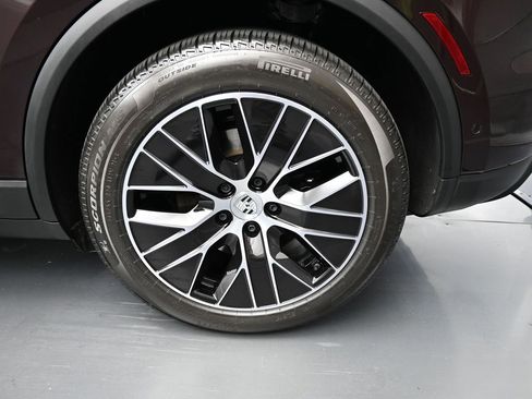 Used 2025 Porsche Macan 4 Electric image 10