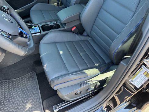 Used 2024 Volkswagen Golf R AWD/4WD image 8