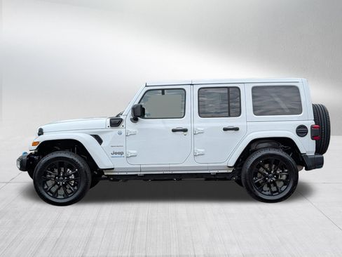 Used 2024 Jeep Wrangler Unlimited Sahara AWD/4WD image 4