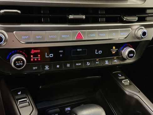 Used 2025 Kia Telluride S AWD/4WD image 24