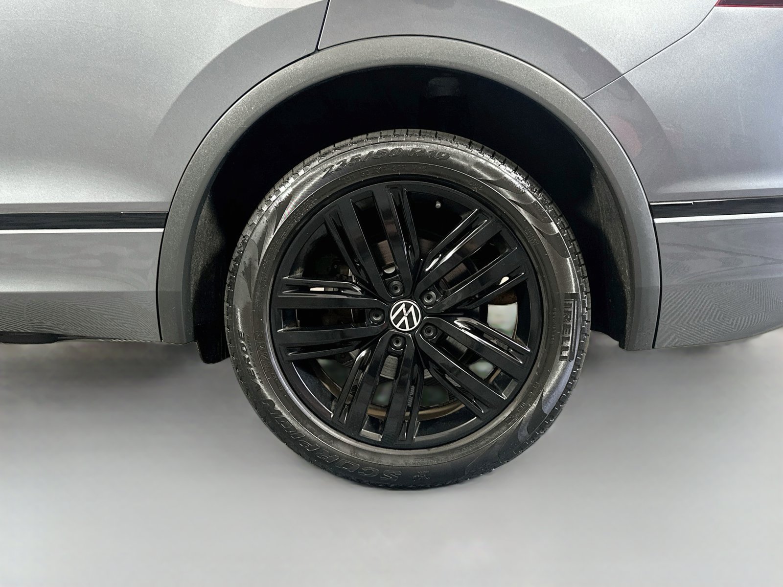 Used 2022 Volkswagen Tiguan SE R-Line AWD/4WD image 31
