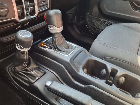 Used 2023 Jeep Wrangler Unlimited Sahara AWD/4WD image 19