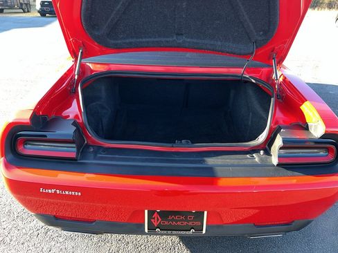 Used 2019 Dodge Challenger SXT image 23