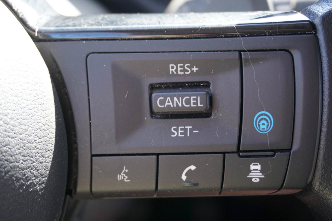 Used 2023 Nissan Rogue SV AWD/4WD image 11