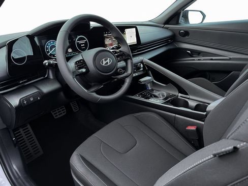 New 2025 Hyundai Elantra SEL FWD image 14