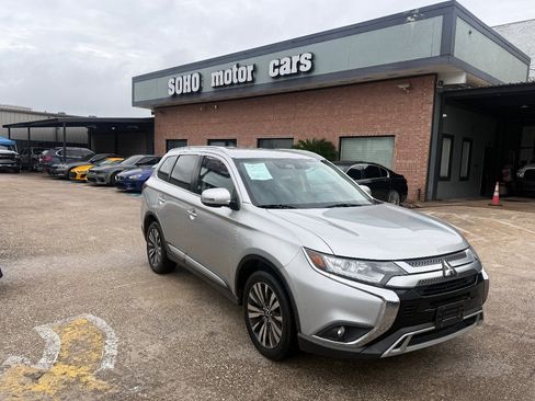 Used 2020 Mitsubishi Outlander SE FWD image 3