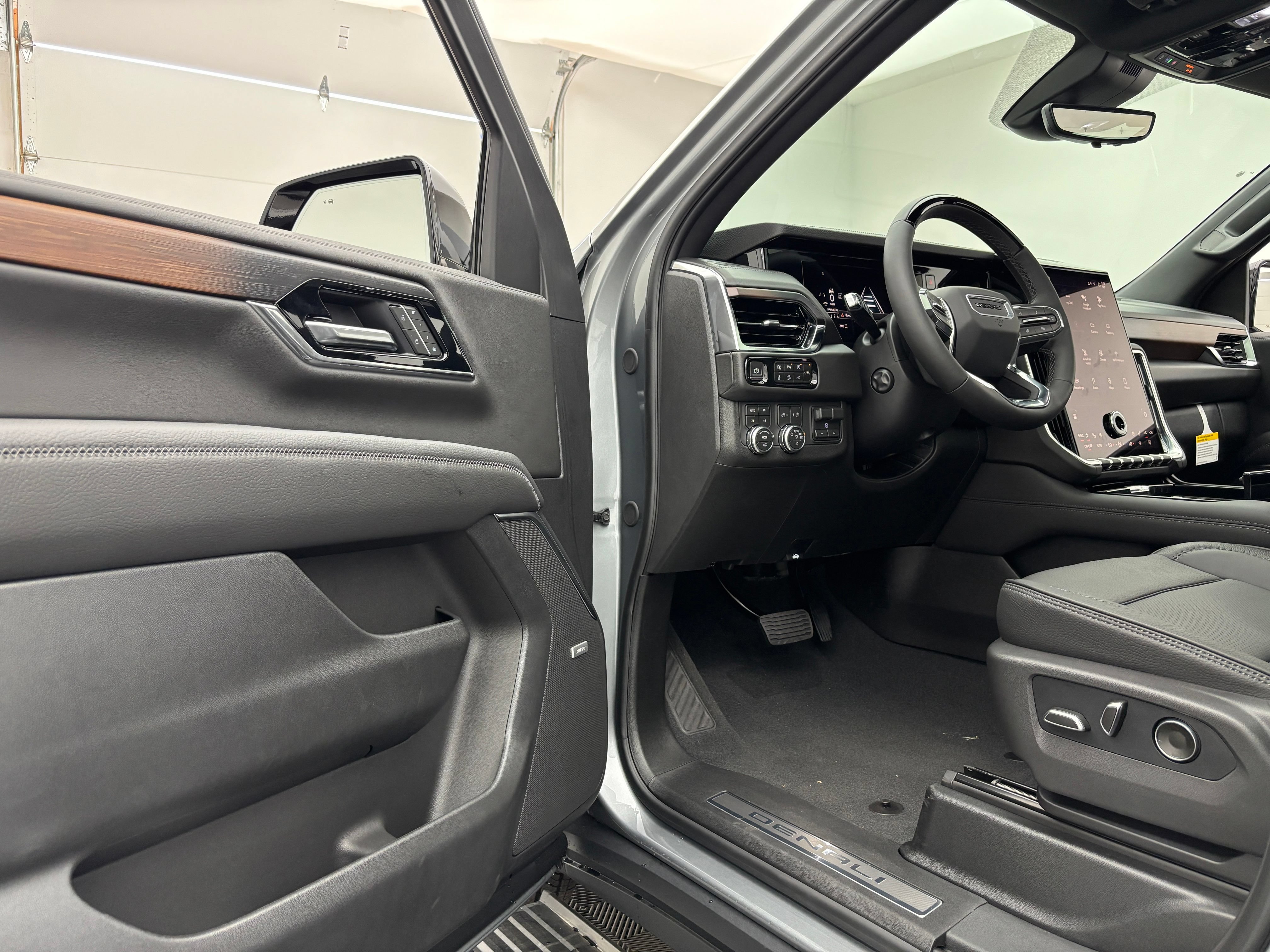 New 2026 GMC Yukon Denali w/ Denali Reserve Package AWD/4WD image 20