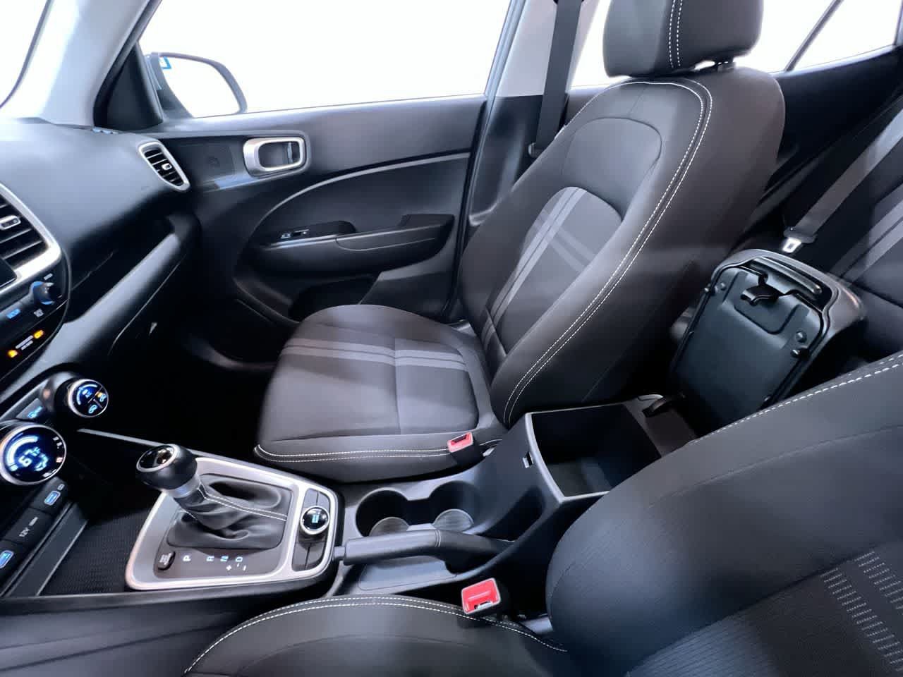 Used 2022 Hyundai Venue SEL FWD image 30