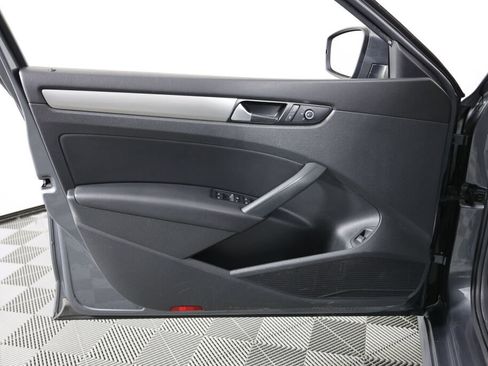 Used 2015 Volkswagen Passat 1.8T Wolfsburg Edition image 12