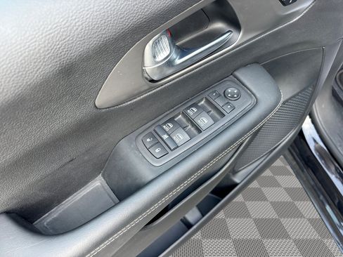 Used 2025 Chrysler Pacifica Select FWD image 15
