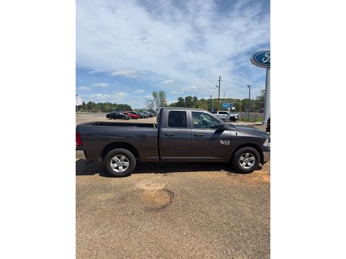 Used 2024 RAM 1500 Classic SLT image 6