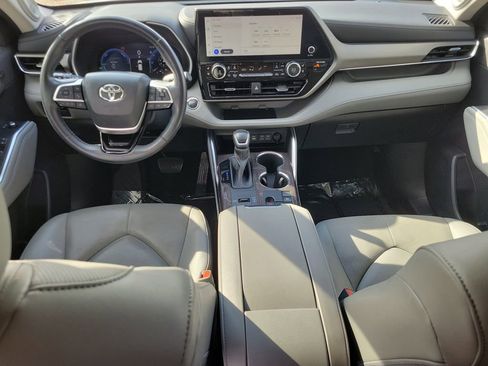 Used 2023 Toyota Highlander Limited image 13