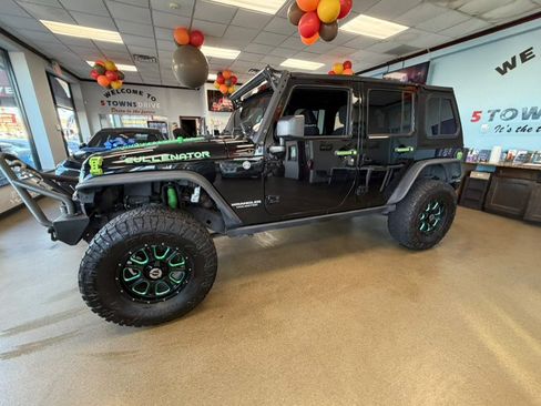 Used 2013 Jeep Wrangler Unlimited Rubicon w/ Connectivity Group image 9