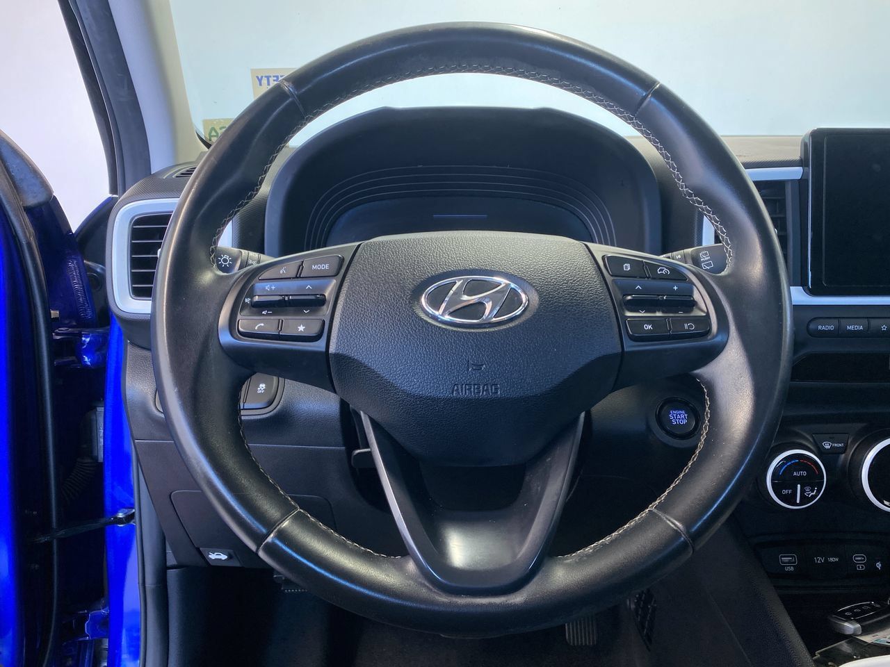 Used 2023 Hyundai Venue Limited FWD image 21