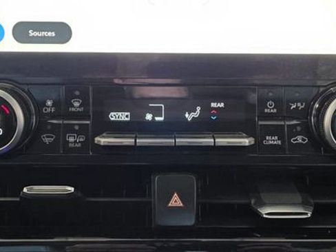 Used 2023 Toyota Highlander Limited image 21