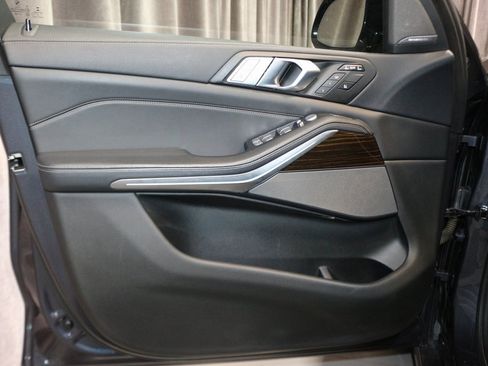 Used 2022 BMW X7 xDrive40i w/ Parking Assistance Package image 13