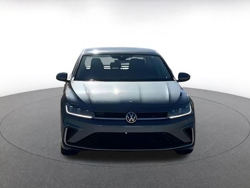 Used 2025 Volkswagen Jetta SE image 4